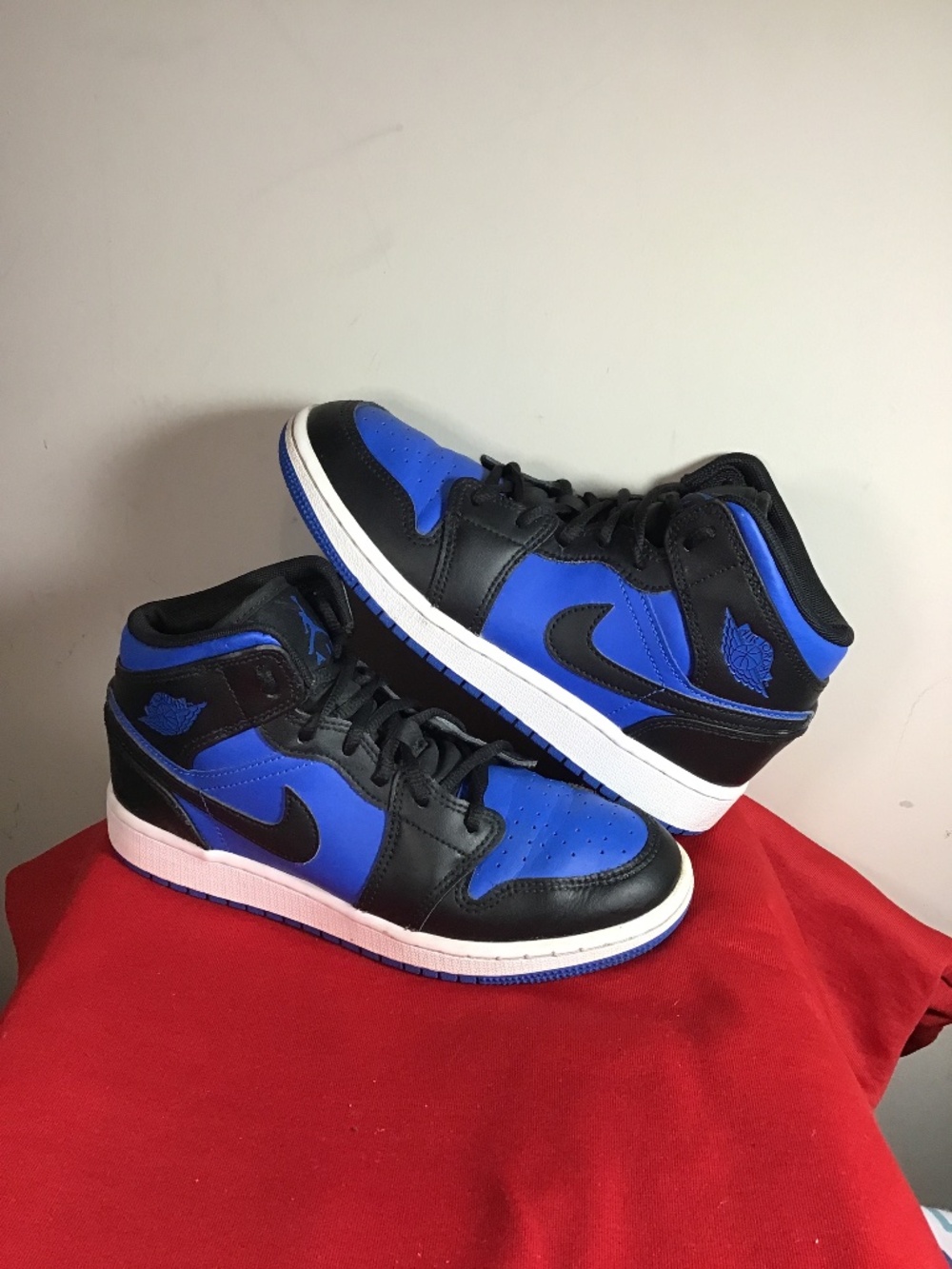 🔥Jordan 1 Mid, black royal blue (GS), great condition, see photos sz. 3.5Y🔥😎